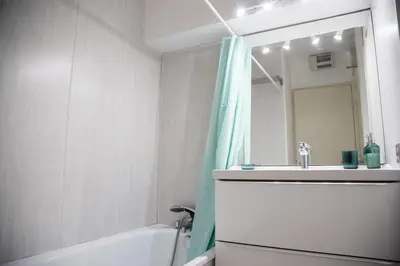 Salle de bains dans l'établissement Beautiful vacation apartment - Swimming pool - Parking