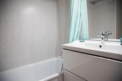 Salle de bains dans l'établissement Beautiful vacation apartment - Swimming pool - Parking