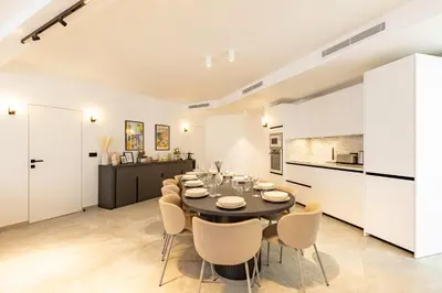 Cuisine ou kitchenette dans l'établissement Elégant et moderne T4 à 100M de La Croisette