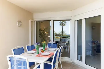 Balcon ou terrasse dans l'établissement Les pins bleus