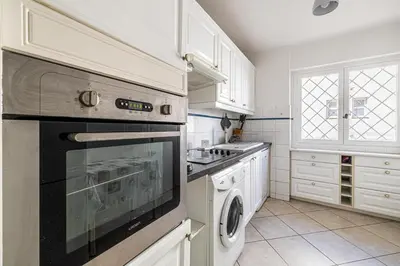 Cuisine ou kitchenette dans l'établissement 78 LERINS - Bel appartement 2 chambres sur la Croisette