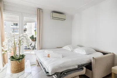 Un ou plusieurs lits dans un hébergement de l'établissement 78 LERINS - Bel appartement 2 chambres sur la Croisette