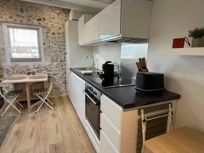 Cuisine ou kitchenette dans l'établissement Lovely One-Bedroom Apt- Picasso 4 -Stay In Antibes