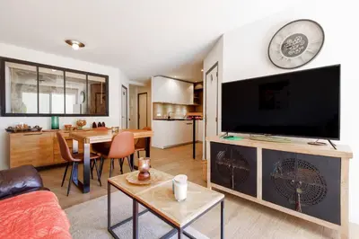 Cuisine ou kitchenette dans l'établissement Juan les pins confort et commodites