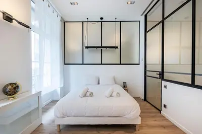 Un ou plusieurs lits dans un hébergement de l'établissement Le 121 - LOFT design Rue d'Antibes