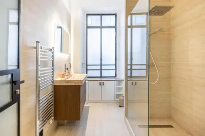 Salle de bains dans l'établissement Le 121 - LOFT design Rue d'Antibes