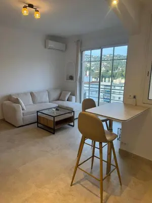 Coin salon dans l'établissement Charmant T2 rénové avec grande terrasse