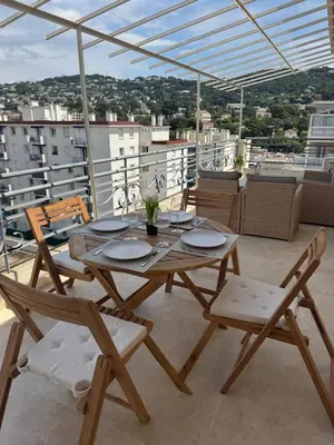 Balcon ou terrasse dans l'établissement Charmant T2 rénové avec grande terrasse