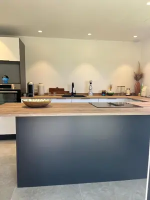 Cuisine ou kitchenette dans l'établissement 4 bedroom house Le Cannet