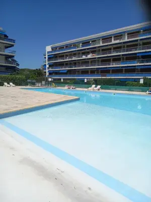 Piscine de l'établissement Grandlarge ou située à proximité