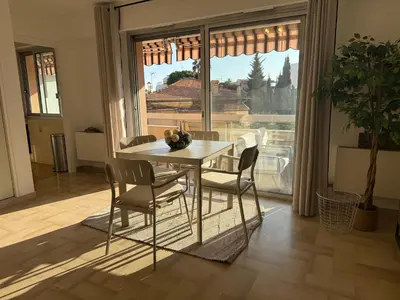 Balcon ou terrasse dans l'établissement Nouveau ! à 200m des plages grand studio baigné de lumière, très grande terrasse tout confort