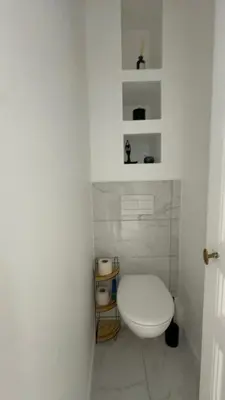 Salle de bains dans l'établissement Nouveau ! au centre de Juan, Studio climatisé rénové tout confort à 2 minutes des plages