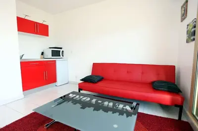 Cuisine ou kitchenette dans l'établissement 3 Festival de Cannes joli 2 pièces 4 personnes