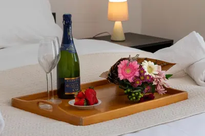 Boissons dans l'établissement Garden-Level Apartment in Bourgeois Residence Near Croisette & Beaches