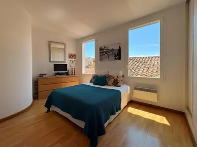Un ou plusieurs lits dans un hébergement de l'établissement Charmante maison de village avec petite piscine privée