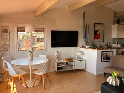 Cuisine ou kitchenette dans l'établissement Charmante maison de village avec petite piscine privée