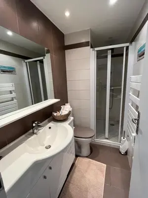 Salle de bains dans l'établissement Superbe 2 pièces à Cannes