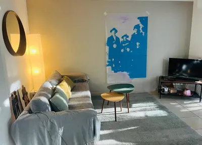 Télévision ou salle de divertissement dans l'établissement Superbe 2 pièces à Cannes