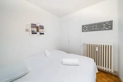 Un ou plusieurs lits dans un hébergement de l'établissement 3 pièces centre-ville Cannes - Croisette - Climatisation séjour