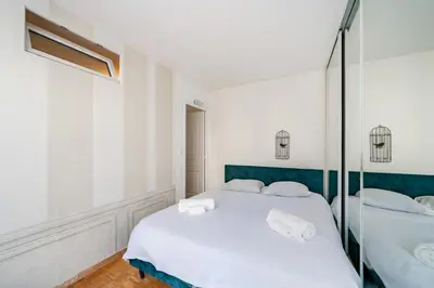Un ou plusieurs lits dans un hébergement de l'établissement 3 pièces centre-ville Cannes - Croisette - Climatisation séjour