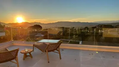 Vue générale sur la montagne ou vue sur la montagne depuis la villa