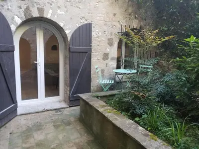 Jardin de l'établissement Studio de charme dans un ancien moulin à huile d'olive
