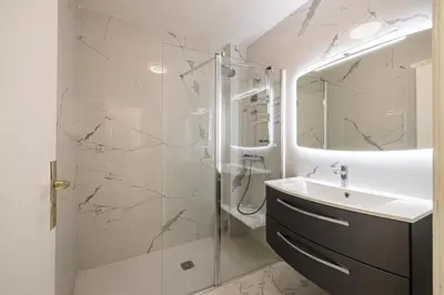 Salle de bains dans l'établissement REF 1966 - Cannes city center