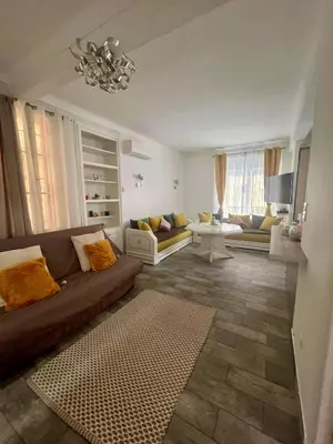Coin salon dans l'établissement Joli appart à deux pas des plages et de la gare