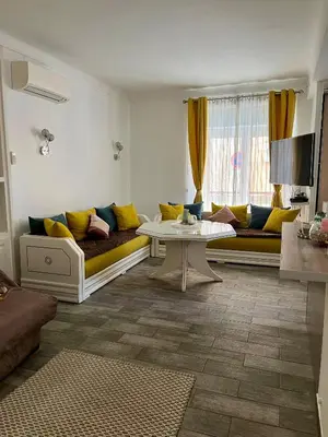 Coin salon dans l'établissement Joli appart à deux pas des plages et de la gare