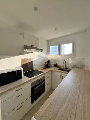 Cuisine ou kitchenette dans l'établissement ANTIBES - Cozy 2 pièces proche plage