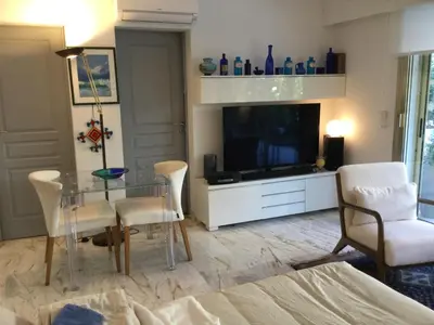 Télévision ou salle de divertissement dans l'établissement Studio basse californie cannes