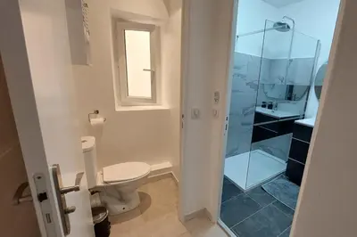 Salle de bains dans l'établissement Chic 1 Bedroom Apartment - 3 Star Rated
