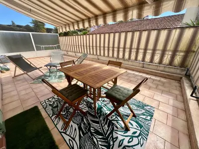 Balcon ou terrasse dans l'établissement Charmant 2 pièces, terrasse 30m2
