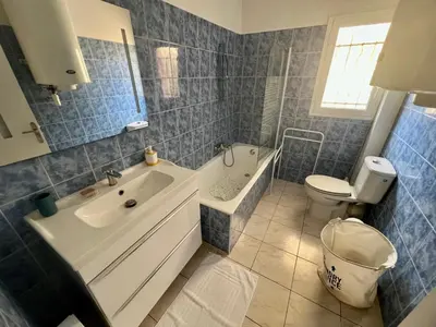 Salle de bains dans l'établissement Charmant 2 pièces, terrasse 30m2