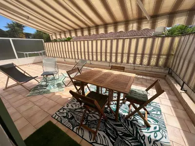 Balcon ou terrasse dans l'établissement Charmant 2 pièces, terrasse 30m2