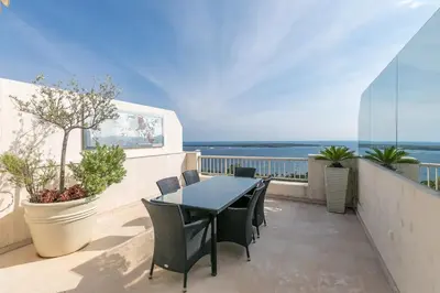 Balcon ou terrasse dans l'établissement REF 1969 - Cannes - Penthouse with panoramic sea view for rent