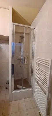 Salle de bains dans l'établissement Le Monte Carlo