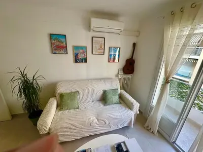 Coin salon dans l'établissement Maginifique T2 au cœur d Antibes avec parking