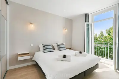 Un ou plusieurs lits dans un hébergement de l'établissement Azurenting - vue sur le port - beautiful stay 2