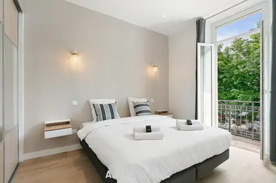 Un ou plusieurs lits dans un hébergement de l'établissement Azurenting - vue sur le port - amazing stay 1