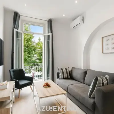 Azurenting - vue sur le port - amazing stay 1