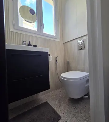Salle de bains dans l'établissement Deux pièces cosy, front de mer, terrasse et 2 SdB