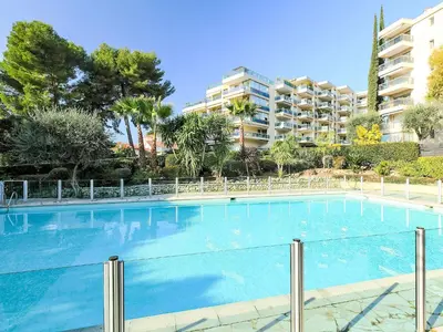 Piscine de l'établissement Studio Le Floriana-2 by Interhome ou située à proximité
