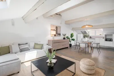 Cuisine ou kitchenette dans l'établissement Appartement Reyer - Welkeys