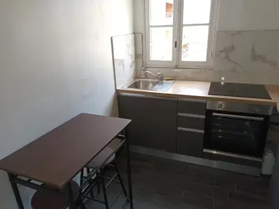 Cuisine ou kitchenette dans l'établissement Appartement 2 chambres à Cannes entièrement rénové