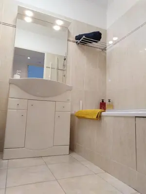 Salle de bains dans l'établissement Cosy 2 pieces avec piscine et parking