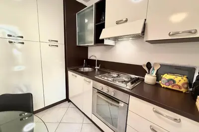 Cuisine ou kitchenette dans l'établissement JUAN LES PINS - 2 people - Close to beaches and shops