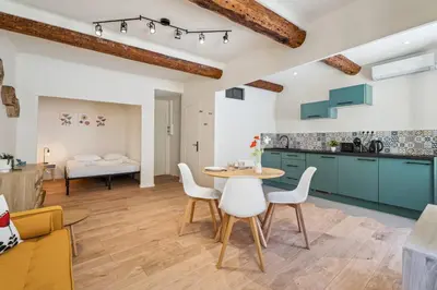 Cuisine ou kitchenette dans l'établissement Appartement T1bis Diane - Welkeys