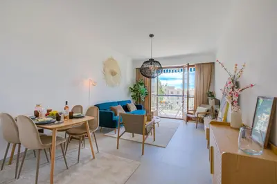 Coin salon dans l'établissement Sea Breeze Duo Apartments