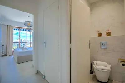 Salle de bains dans l'établissement Sea Breeze Duo Apartments